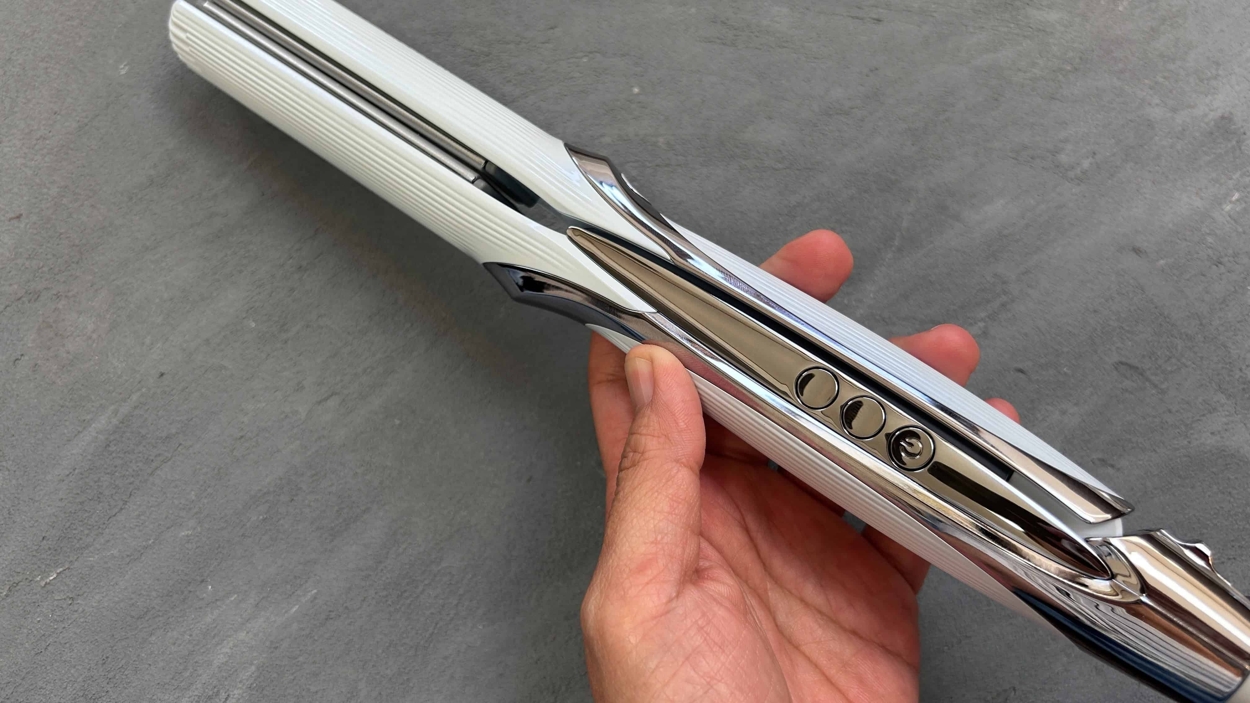 リファストレートアイロンプロの本体